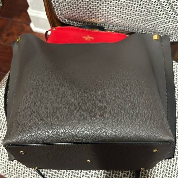 VALENTINO GARAVANI
V-Logo Dark Gray Grained Leather Medium Hobo Bag - Picture 8 of 9